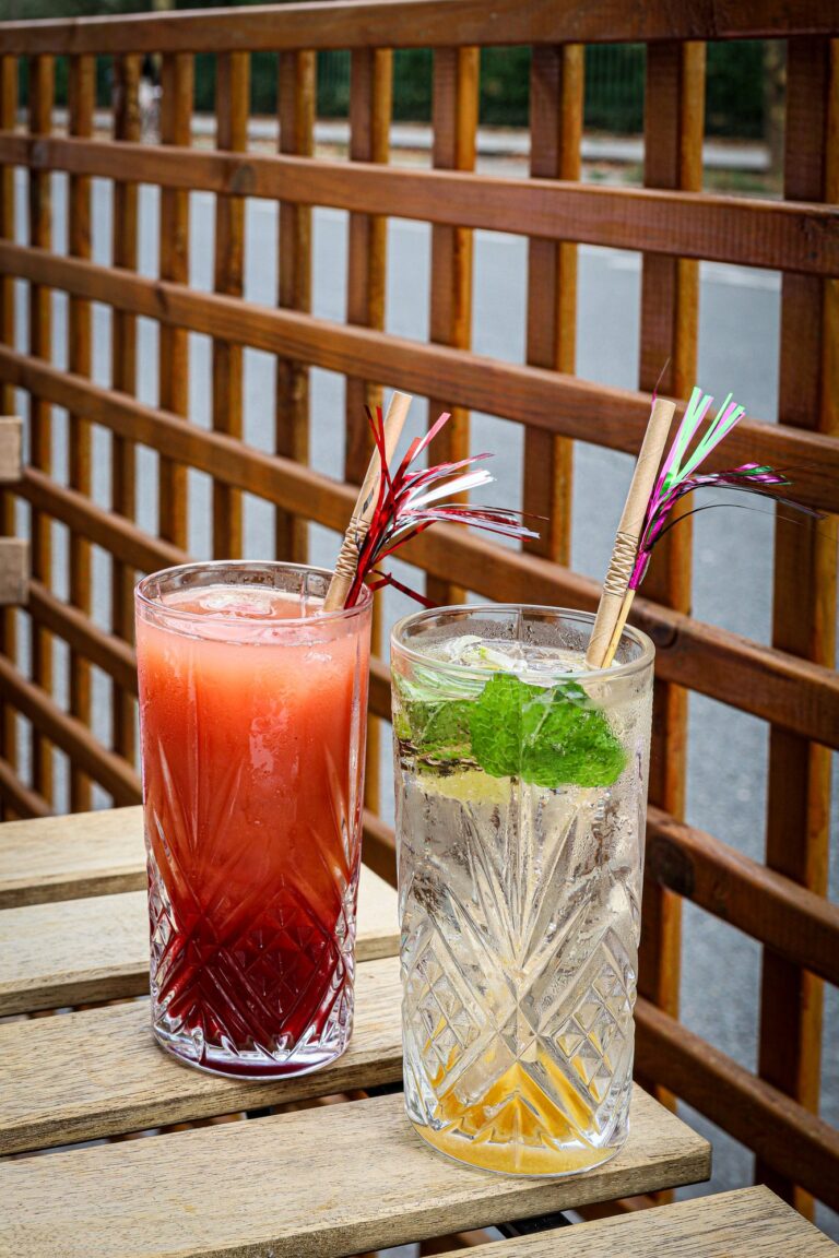 Cocktails servis en terrasse au restaurant