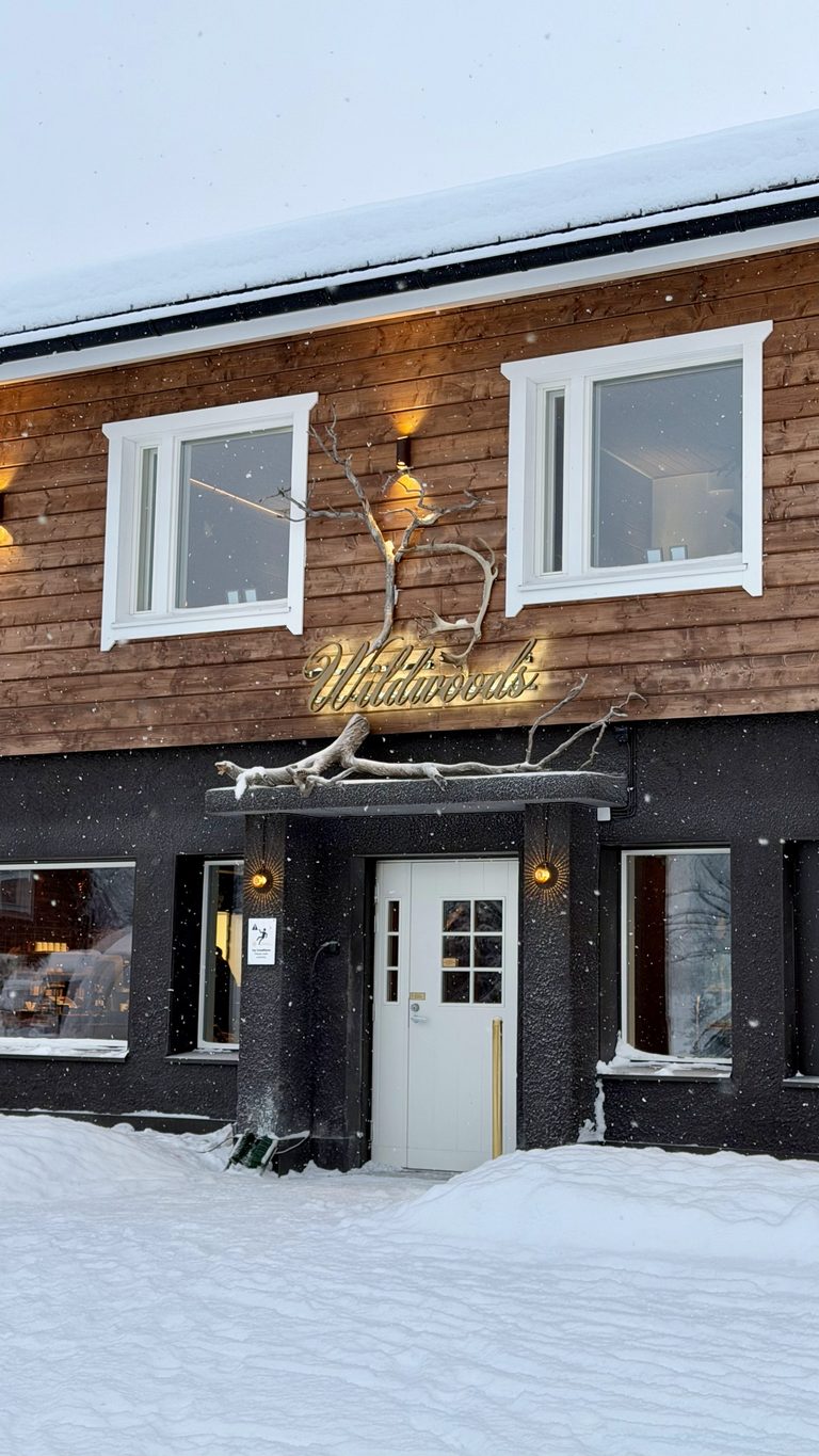 Restaurant Wildwoods de l'Aito Resort sous la neige, l'une de mes expériences culinaires en Laponie