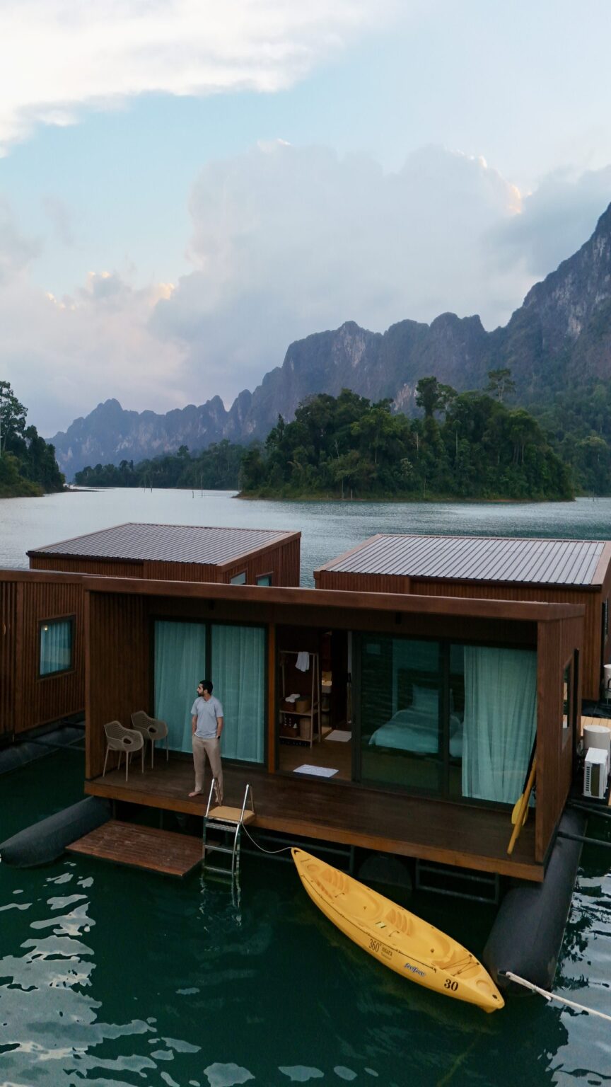 Bungalow flottant sur le lac Cheow Lan à Khao Sok