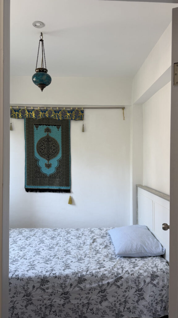 Chambre avec tapisserie traditionnelle turque à la Villa Selen, Bodrum