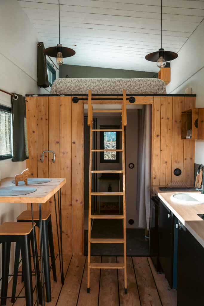 Cuisine et coin repas d'un logement