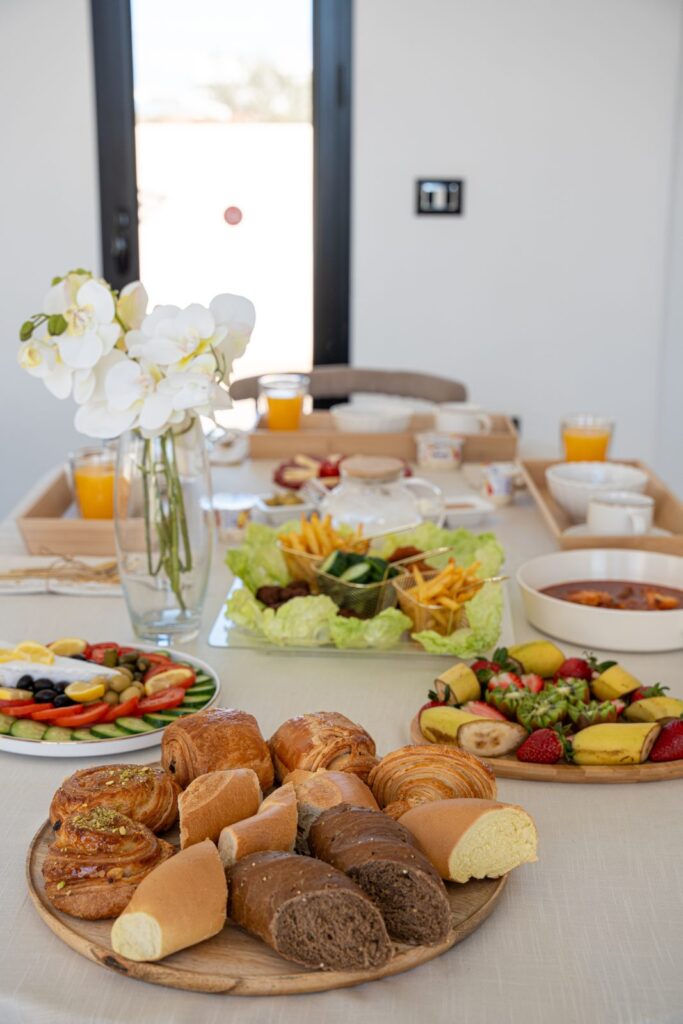 Viennoiseries et pains au brunch, villa Djerba sans vis-à-vis